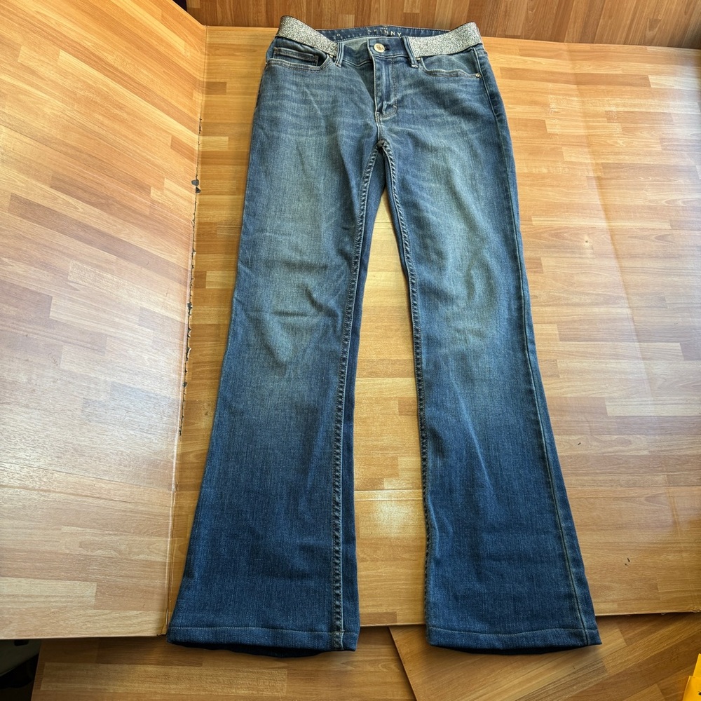 White House Black Market "The Skinny Flare" jeans, mid-rise fit. Size 0